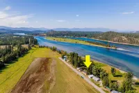 Newport Riverfront Home w/ Deck + Fire Pit! - 3 étoiles