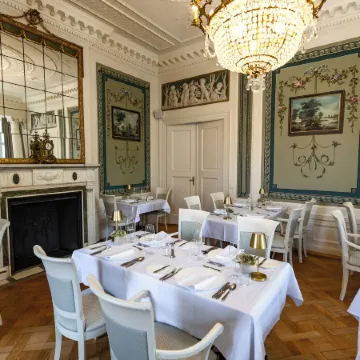 Schlosshotel Neustrelitz Отели в г. Нойштрелиц