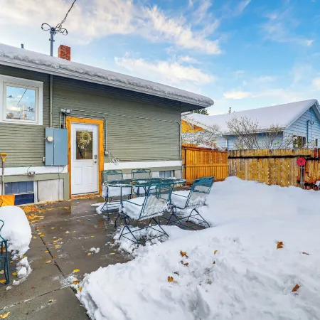 1 Mi to Dtwn Casper: Homey Getaway w/ Yard!