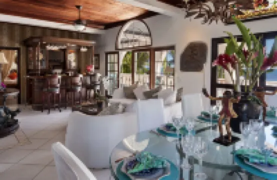 Luxury 250' long Beachfront-Pool,Horse Fountain, Snorkeling, Volleyball & Chef!