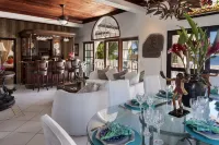 Luxury 250' long Beachfront-Pool,Horse Fountain, Snorkeling, Volleyball & Chef!