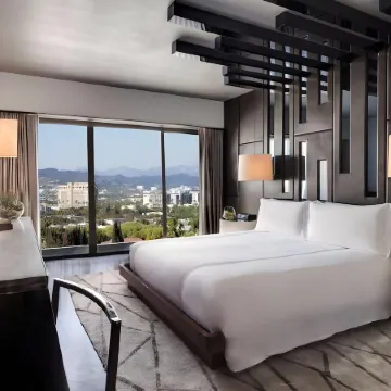 Sixty Beverly Hills Отели рядом с достопримечательностью «Golden Triangle»