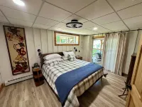 LAKEFRONT! Sleeps 15, Pet-friendly, Charming Chic Home