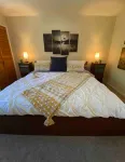 Luxe Cozy Lake Arrowhead Cabin New Hot Tub Kid & Dog Friendly