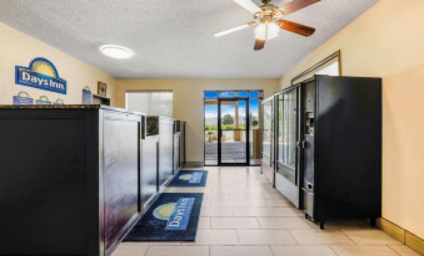 Days Inn by Wyndham Cortez