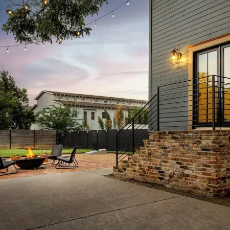 The Shotgun House from Fixer Upper; <2 Min Walk to Silos-Downtown; 900+ 5-Stars