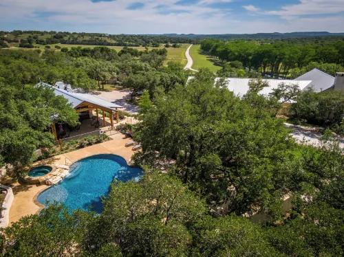 Joshua Creek Ranch Hotels in Comfort