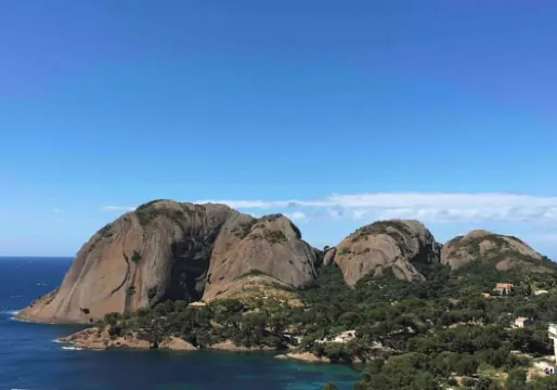 Cosy apartment with sea view and swimming pool