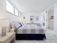 Kolu Honu Stunning Beachfront Condo for 2!