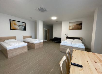 Jade & Jabo - Neuss by Düsseldorf mit Parkplatz Verfügbarkeit 10,00 je Nacht zubuchbar