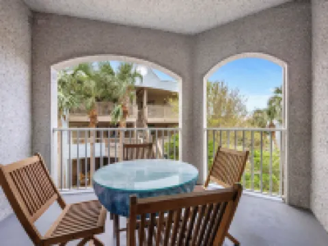 Ocean Hibiscus Retreat For 8 Hotels in Butler Beach