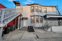 NYC Neighbor Duplex Delight 35 mins w/ Parking