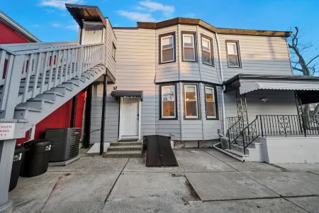 NYC Neighbor Duplex Delight 35 mins w/ Parking