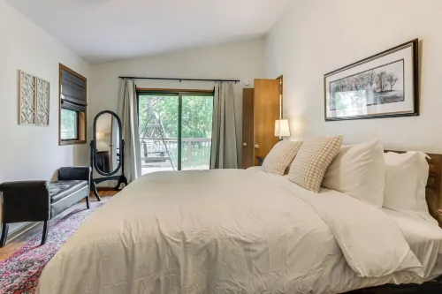 Peaceful 3Br Cabin with Resort Amenity Access - 3-Star