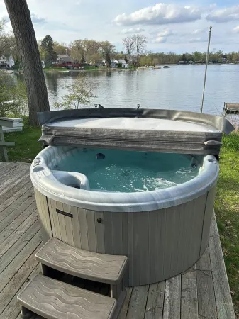 Beautiful 4-bedroom  Lake Front Cottage with HOT TUB & rentable BOAT