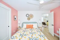 Scott McGillvary's Beachside Abode across from Stunning Bay Beach. New HOT TUB! Hotels in Fort Erie