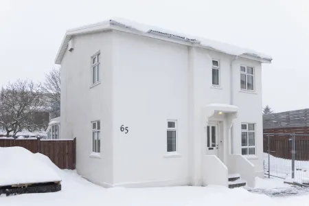 Summerday Guesthouse Отели рядом с достопримечательностью «Gerðarsafn Kópavogur Art Museum»