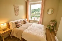 Traditional 3BR Home, 5-Min Walk to Hebden Centre Hotels in Hebden Bridge