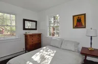 HUGE KITCHEN 4 Private Acres, 7 Min to Town, WiFi, AC, Fireplace