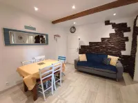 Apartment in typical alleyway 2 minutes' walk from the beach