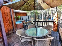 Cozy 3-bedroom cabin in superb Arnold with WiFi and a Spa Hotels in Arnold