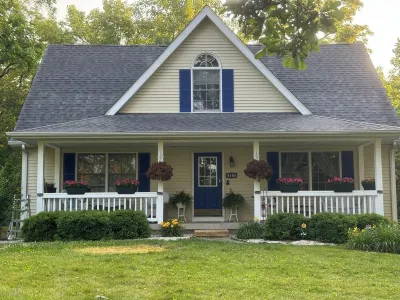 Charming 3-bedroom house in Monticello. Just a short walk to Indiana Beach. Hotels near Indiana Beach Boardwalk Resort