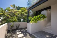 Modern Luxury, Fully Air-Conditioned, Saltwater Pool, Large Ocean Views