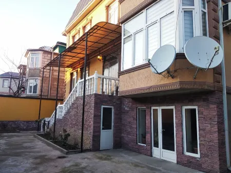 3 floor quite cottage wtih scenic view to mountains in Dushanbe Отели рядом с достопримечательностью «Hаji Ya'qub Mosque»