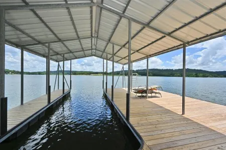 “Paradise to Me” Smith Lake Home- Only 10 minutes from Rock the South-sleeps 10