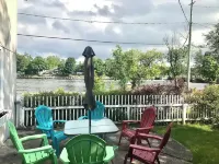 Bobcaygeon Waterfront 3-Bedroom Vacation House Hotels in Bobcaygeon