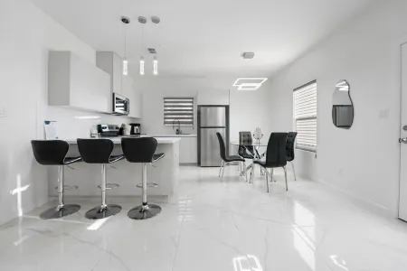 Brand NEW Cozy 3 Bedroom Apartment conveniently located in Pharr-McAllen area!