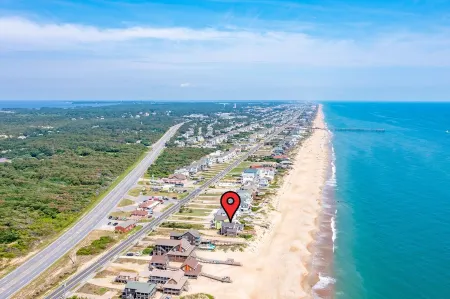 Oceanfront 5 bedroom in Nags Head, NC Outer Banks. Art lovers home.