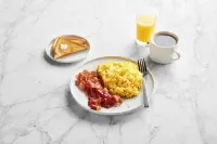 Holiday Inn Express & Suites MILWAUKEE – WEST ALLIS by IHG - Frühstück