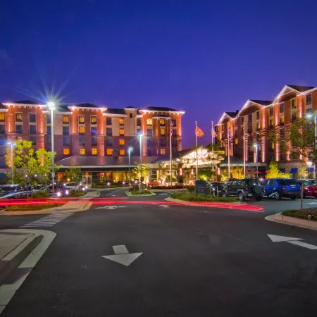 Hilton Garden Inn Rockville-Gaithersburg Отели рядом с достопримечательностью «Роквилл Таун сквер»