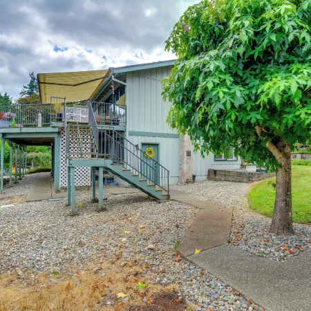 19 Mi to Seattle: Port Orchard Studio w/ Views