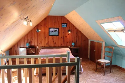 2-person house with sea view 600 meters from the beach Hotels in Plomodiern