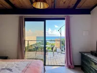 Bungalow with magnificent lagoon and mountain views, in a natural setting