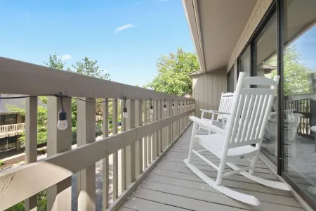 3-bedroom condo  in Abbey Springs, Fontana with Golf Cart Отели в г. Фонтана-он-Дженива Лейк