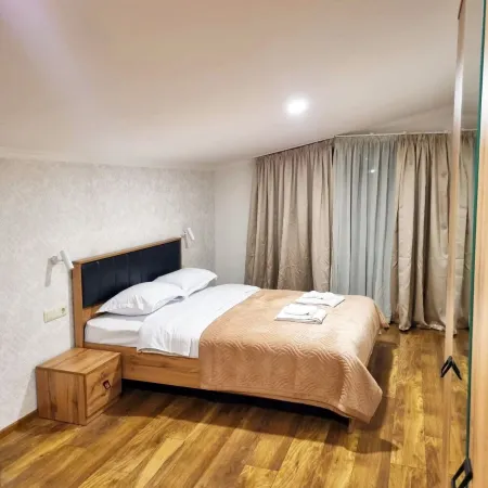 Entire 3 Bedroom Cottage for up to 8 people at Skii Resort and in Nature. Отели рядом с достопримечательностью «Starting point. Trail to Tsaghveri»