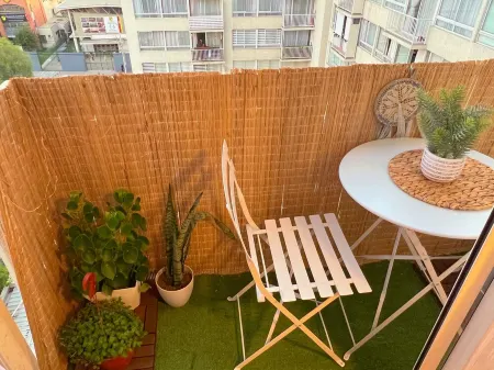Boho chic style apartment, 4 people 200 m from La Cisterna subway + parking lot Отели в г. Ла-Систерна