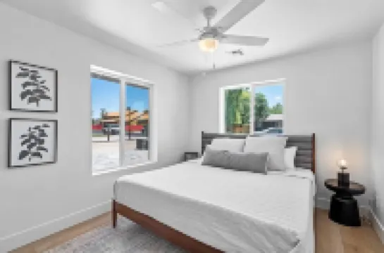 NEW 1 Min Walk DT Gilbert - 4 Bedroom Retreat