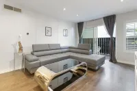 Beautiful Modern Condo by Ventura Blvd Hotels in Tarzana