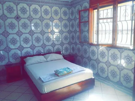 Nice studio in the top floor+ terrasse, low budget