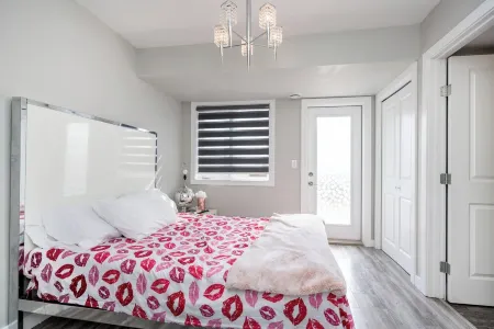 Entire Glitter House 4 Bedroom 3 bath with hottub! Отели рядом с достопримечательностью «Университет Брендона»