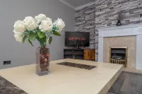 Full House | NEC Free Parking & Netflix Fast Wifi Hotels in Shirley