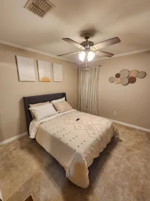 Close to Louisiana Down's Casino. A charming 3-bedroom house, great amenities!