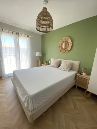 House Île d'Oléron - 6 people 3 bedrooms Отели в г. Ле-Шато-д'Олерон