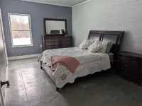 Newly Built Shouse Near Mark Twain Lake! Hotels in Monroe County