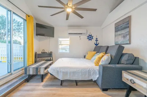 Lovely 1 bedroom with partial water view