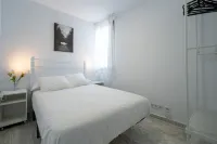 Apartamento 6A1 Hotels near Primark